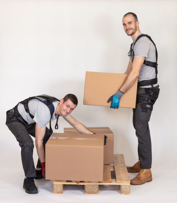 Exoskeleton LiftSuit 2.0 Auxivo lifting boxes